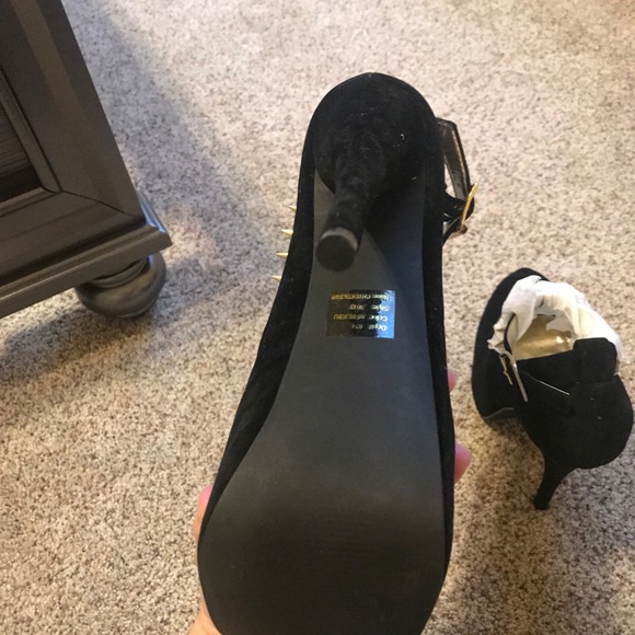 High heels - Picture 4 of 5